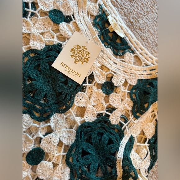 Rebellion Cream and Dark Green Crochet Lace Top - Picture 2 of 5